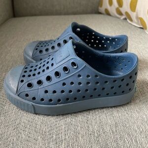 Native Jefferson shoes little kids size 6